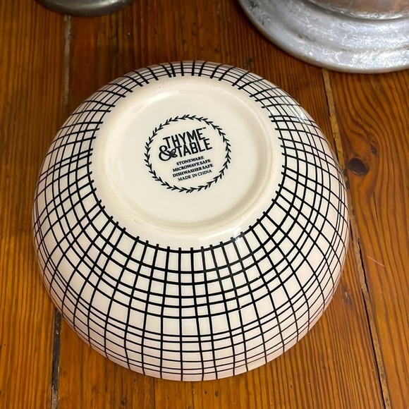 New Thyme And Table Large Soup or Serving Bowl Crisshatch - Picture 2 of 6